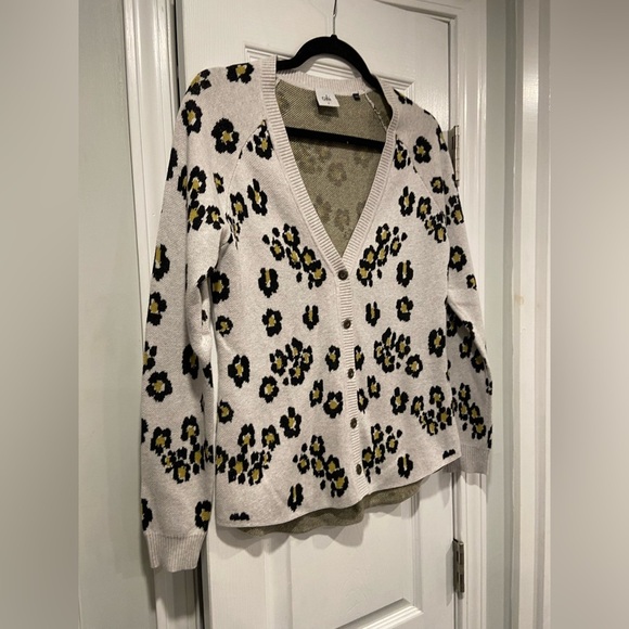 Cabi Kiki Leopard Print V Neck Button Front Knit Cardigan Gray Black Size S - Picture 5 of 12
